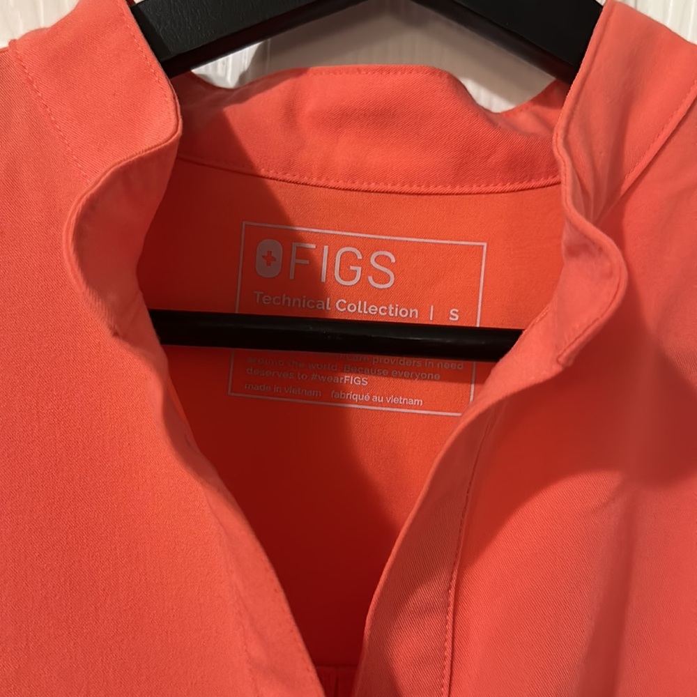 Figs Hot Coral Rafaela Gem